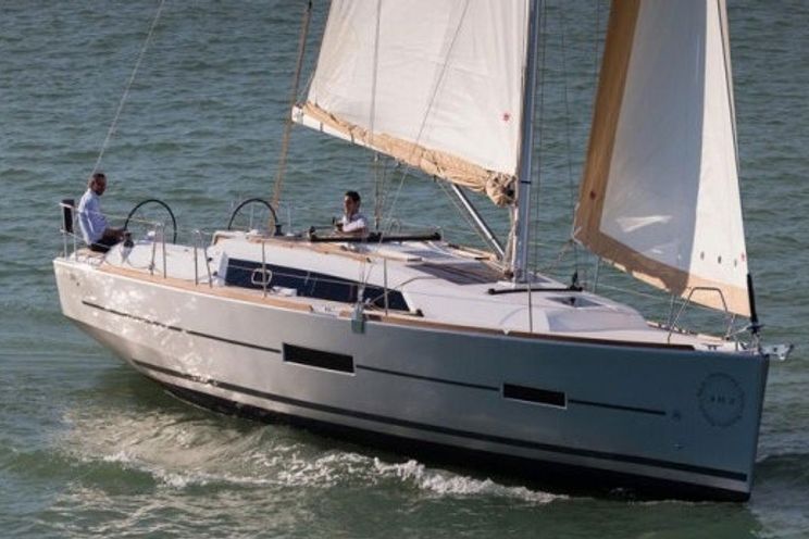 Charter Yacht Dufour 382 - 2018 - 3 Cabins(3 doubles)- Southampton - Hamble - Port Solent