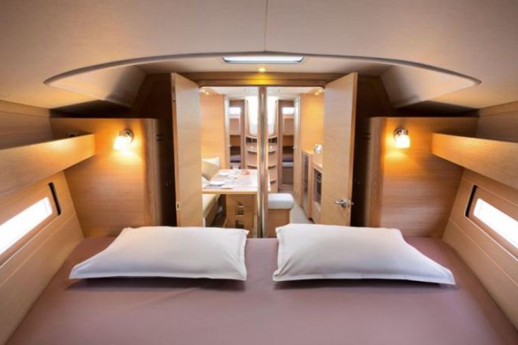 Charter Yacht Dufour 382 - 2018 - 3 Cabins(3 doubles)- Southampton - Hamble - Port Solent