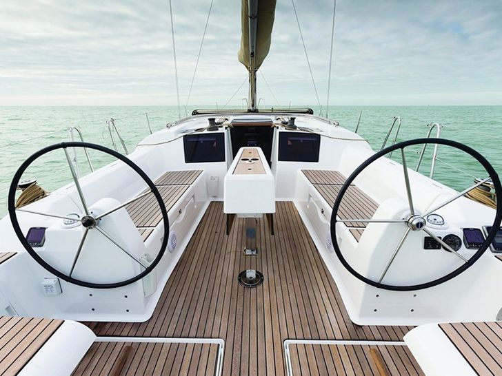 Dufour 382 Dufour 382
