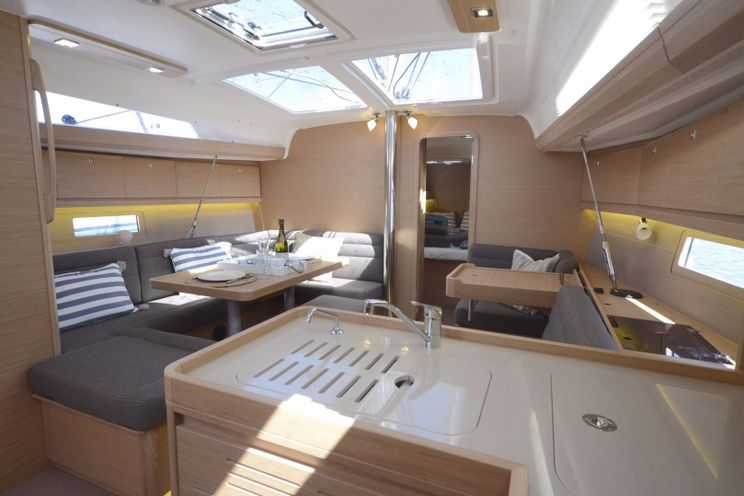 Charter Yacht Dufour 412 - 3 Cabins(3 double)- 2020 - Nassau