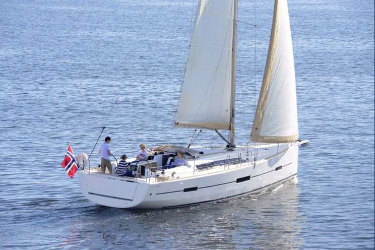 Charter Yacht Dufour 412 - 3 Cabins(3 double)- 2020 - Nassau
