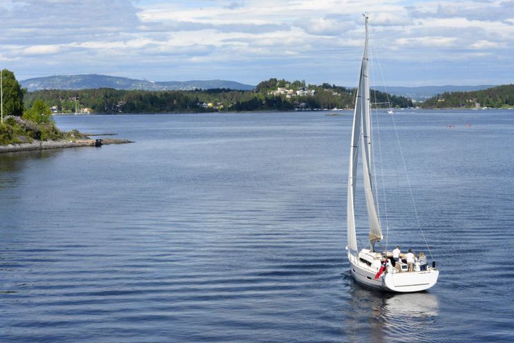 Charter Yacht Over the Rainbow