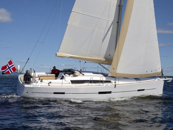 Dufour 412 Sailing