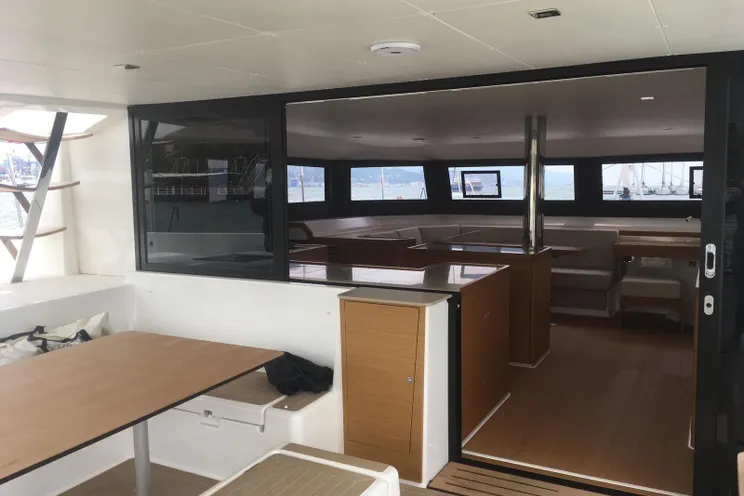 Charter Yacht Dufour 48 - 2019 - 4 double + 1 twin cabin