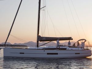 Dufour 520 - 4 + 1 cabins(4 double + 1 bunk)- Athens - Alimos Dufour 520 - 4 + 1 cabins(4 double + 1 bunk)- Athens - Alimos