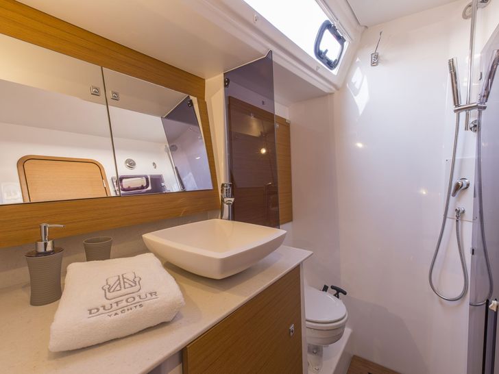 Dufour 520 Bathroom Dufour 520 Bathroom