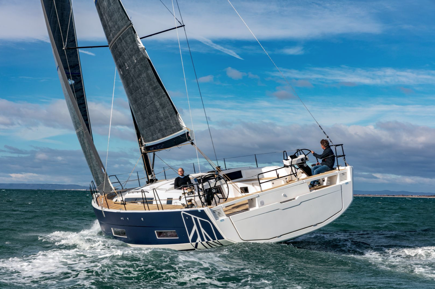 Dufour 530 Sailing