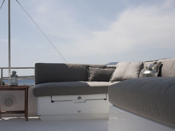 EAGLE OF NORWAY - fly bridge seating area EAGLE OF NORWAY - fly bridge seating area