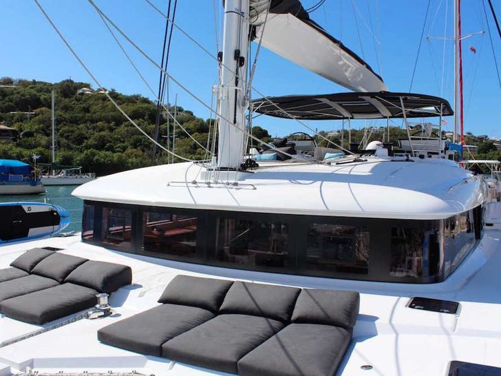 ECLIPSE - Large Foredeck ECLIPSE - Large Foredeck