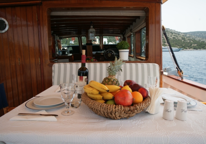 Charter Yacht ELEFTHERIA - Custom Build - 3 Cabins - Athens - Mykonos - Lefkas - Rhodes