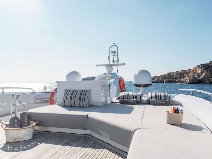 ELEVEN I Italcraft 90 flybridge sun beds ELEVEN I Italcraft 90 flybridge sun beds