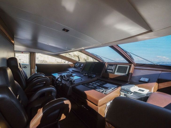 ELEVEN I Italcraft 90 cockpit ELEVEN I Italcraft 90 cockpit