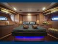 ELEVEN I Italcraft 90 Motoryacht VIP Cabin