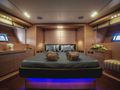 ELEVEN I Italcraft 90 Motoryacht VIP Cabin