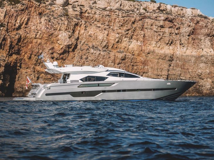 ELEVEN I Italcraft 90 Motoryacht Side View