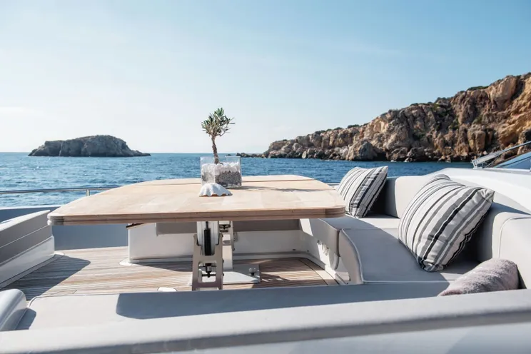 Charter Yacht ELEVEN I - Italcraft 90 - 4 Cabins - Athens - Mykonos - Santorini