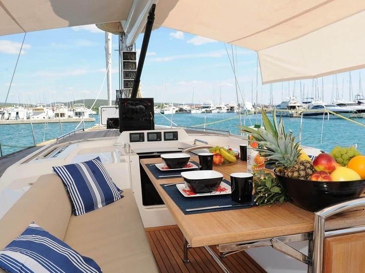 ELINE X-Yacht X65 - alfresco dining area ELINE X-Yacht X65 - alfresco dining area