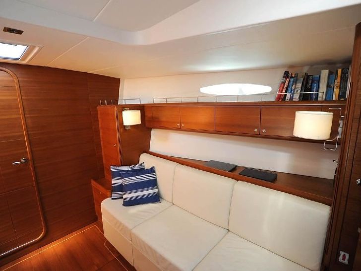 ELINE X-Yacht X65 - cabin seating ELINE X-Yacht X65 - cabin seating