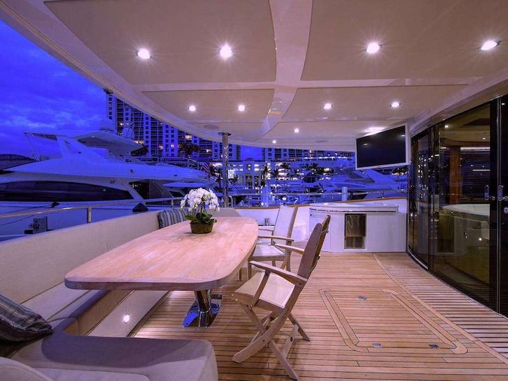 ELITE Sunseeker 92 Aft Dining