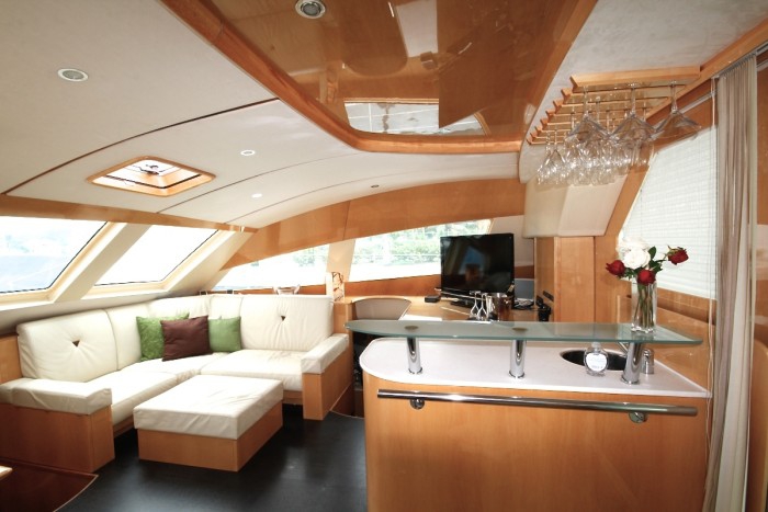 Charter Yacht ELYSIUM - Privilege 615 - 3 Cabins - BVI - St Thomas - Tortola - Virgin Gorda