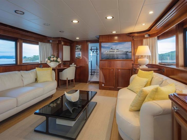 ENA Ferretti Custom Line Navetta 30 - sky lounge ENA Ferretti Custom Line Navetta 30 - sky lounge