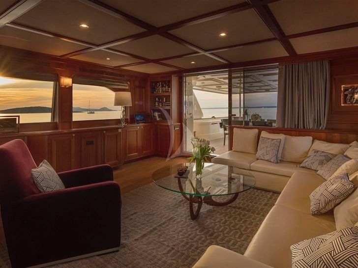 ENA Ferretti Custom Line Navetta 30 - saloon seating ENA Ferretti Custom Line Navetta 30 - saloon seating