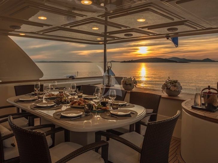 ENA Ferretti Custom Line Navetta 30 - sunset alfresco dining ENA Ferretti Custom Line Navetta 30 - sunset alfresco dining