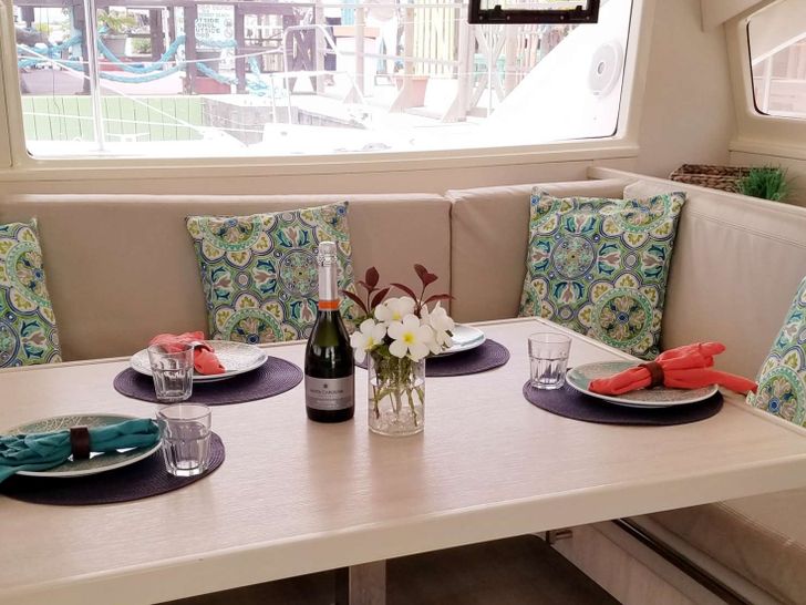 ENDLESS OPTIONS Leopard 48 - Dining ENDLESS OPTIONS Leopard 48 - Dining