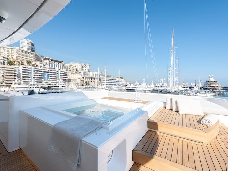 ENTOURAGE Admiral 47m Luxury Superyacht Jacuzzi  ENTOURAGE Admiral 47m Luxury Superyacht Jacuzzi