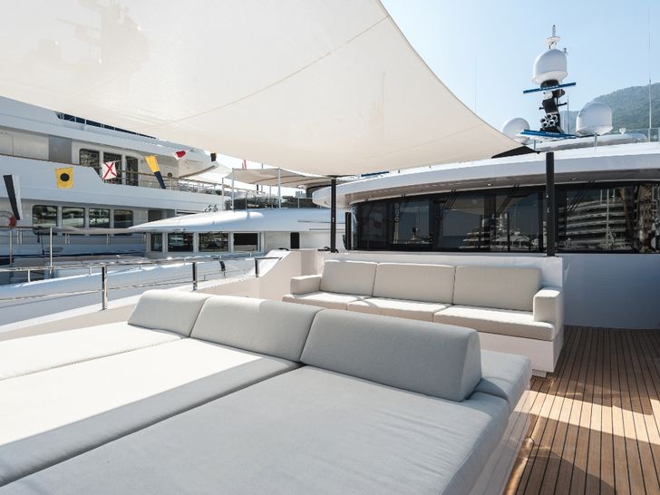 ENTOURAGE Admiral 47m Luxury Superyacht Sun Lounge
