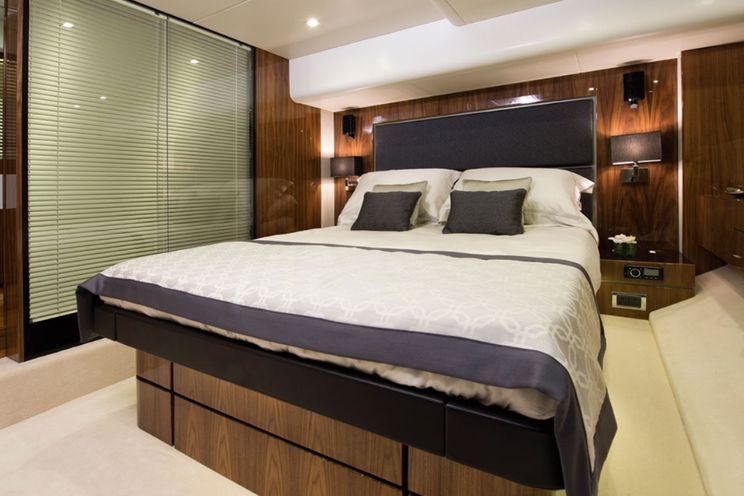 Charter Yacht Fairline Squadron 62 GT - 3 Cabins - Cannes - Golfe Juan - Antibes - France