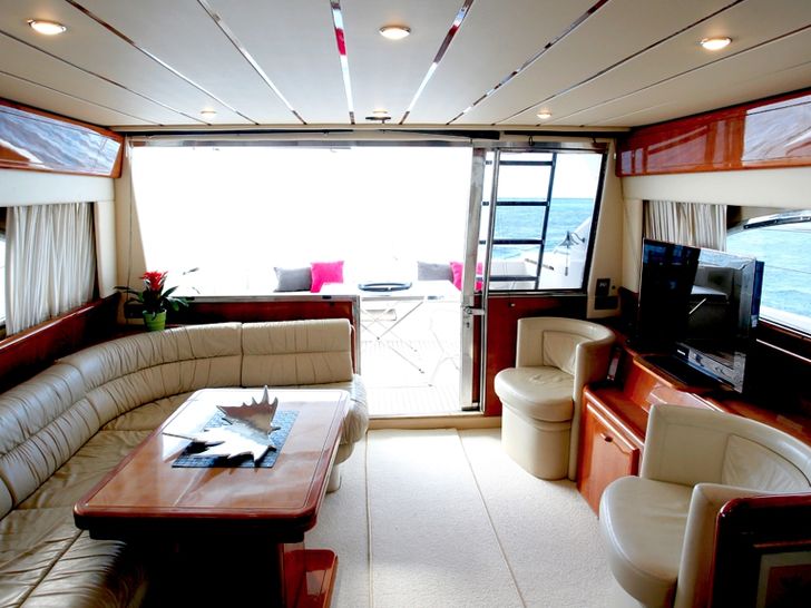 saloon saloon