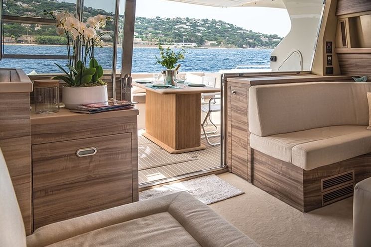 Charter Yacht Ferretti 620 - St Tropez - Cannes - Monaco