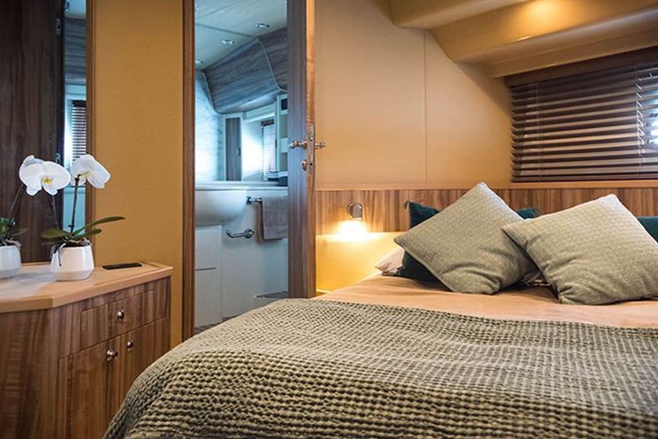 Charter Yacht Ferretti 620 - St Tropez - Cannes - Monaco