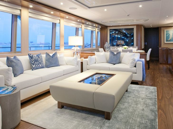 Main Deck Lounge Main Deck Lounge