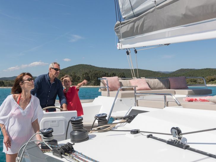 Fountaine Pajot Saona 47 Helm Fountaine Pajot Saona 47 Helm
