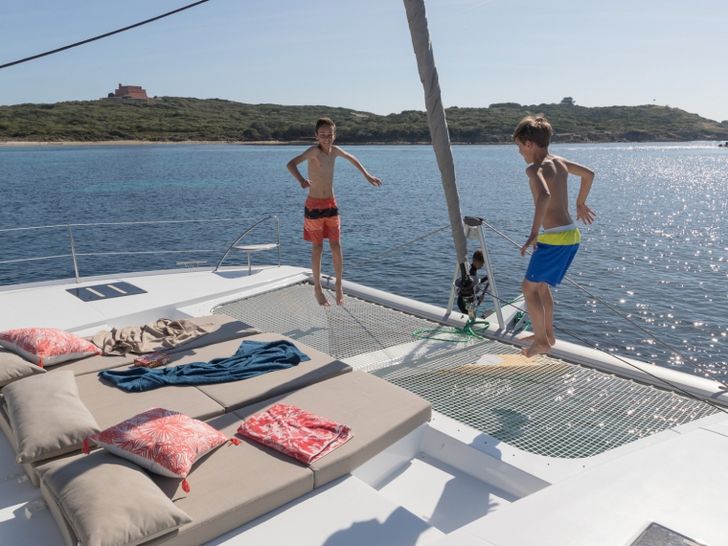 Fountaine Pajot Saona 47 Sunbathing Fountaine Pajot Saona 47 Sunbathing