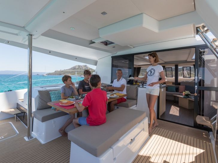 Fountaine Pajot Saona 47 Aft Dining Fountaine Pajot Saona 47 Aft Dining