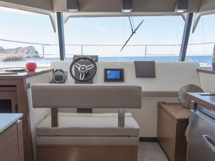 Fountaine Pajot MY 37 Navigation Fountaine Pajot MY 37 Navigation