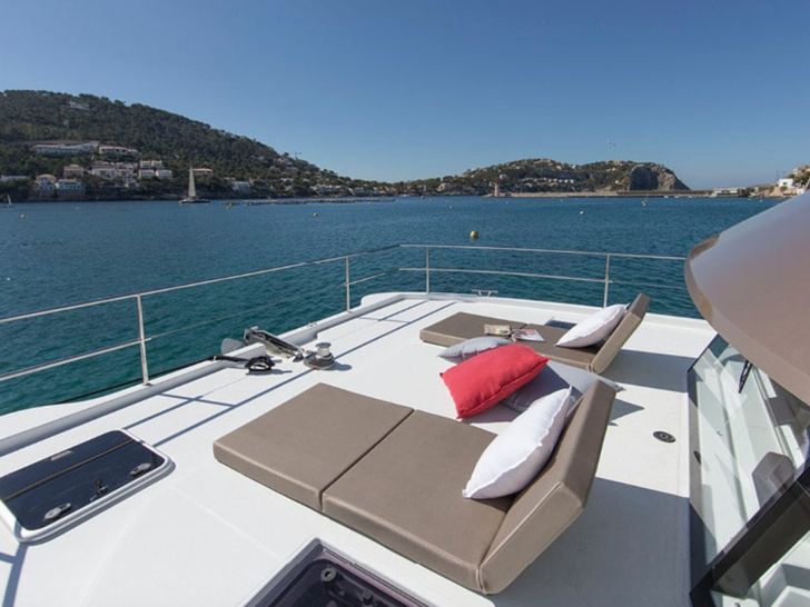 Fountaine Pajot MY 37 Front Fountaine Pajot MY 37 Front