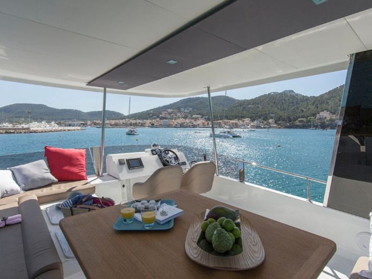 Fountaine Pajot MY 37 Dining Fountaine Pajot MY 37 Dining