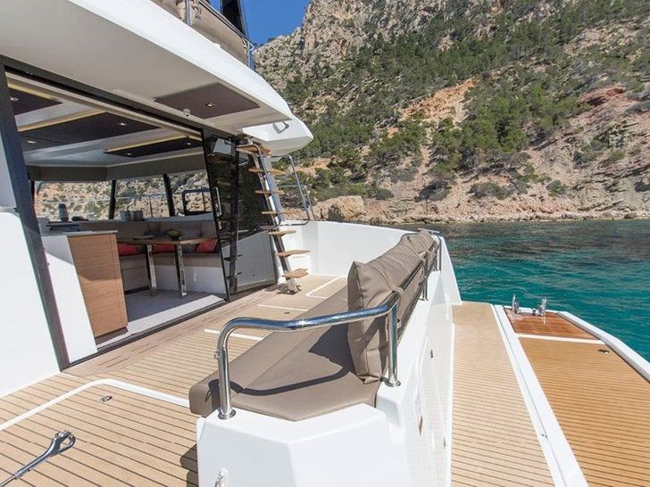 Fountaine Pajot MY 37 Seating