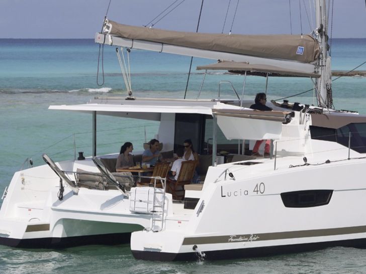 Fountaine Pajot Lucia 40