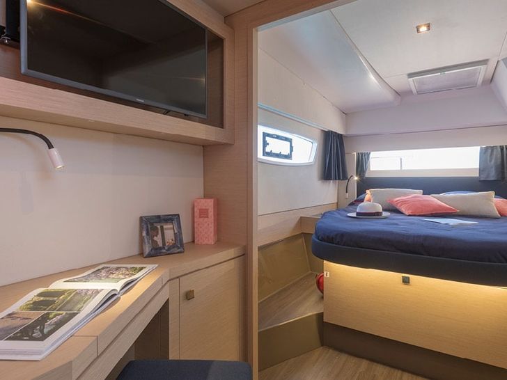 Fountaine Pajot Astrea 42 Cabin Fountaine Pajot Astrea 42 Cabin