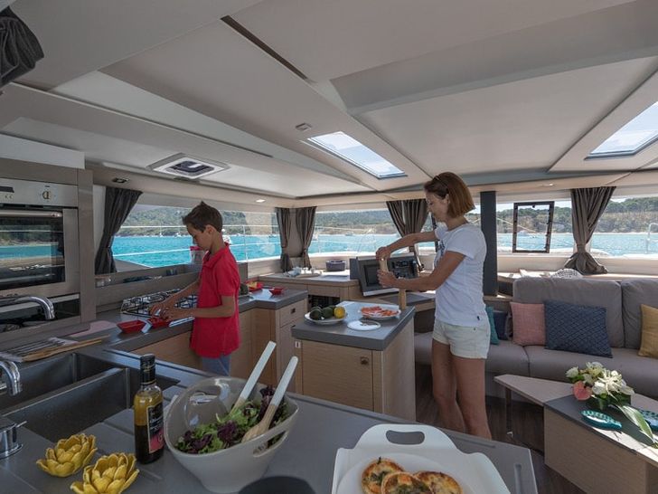 Fountaine Pajot Saona 47 Salon Fountaine Pajot Saona 47 Salon