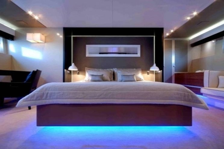 Charter Yacht FUNKY TOWN - Canados 90 - 4 Cabins - St Tropez - Cannes - Monaco