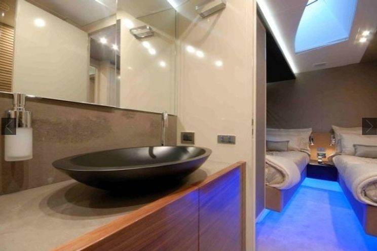 Charter Yacht FUNKY TOWN - Canados 90 - 4 Cabins - St Tropez - Cannes - Monaco