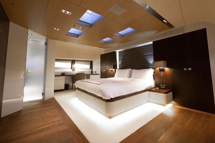 Charter Yacht FUNKY CHOICE - Logos Marine 35m - 5 Cabins - Mykonos - Athens - Santorini