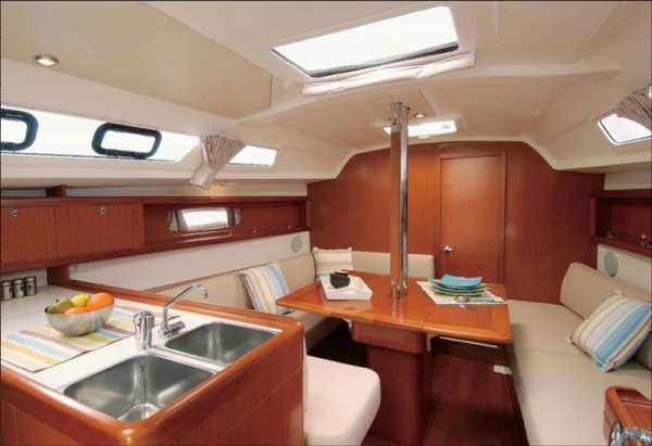 Charter Yacht Oceanis 34 - 3 Cabins - 2012