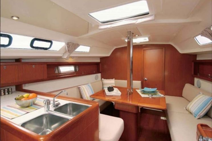 Charter Yacht Oceanis 34 - 3 Cabins - 2012